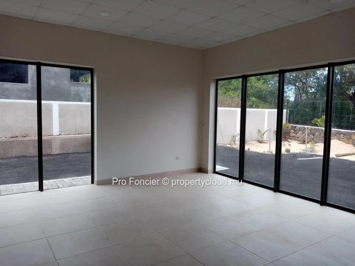 Bureaux à louer à Rivière Noire - Idéalement situé!