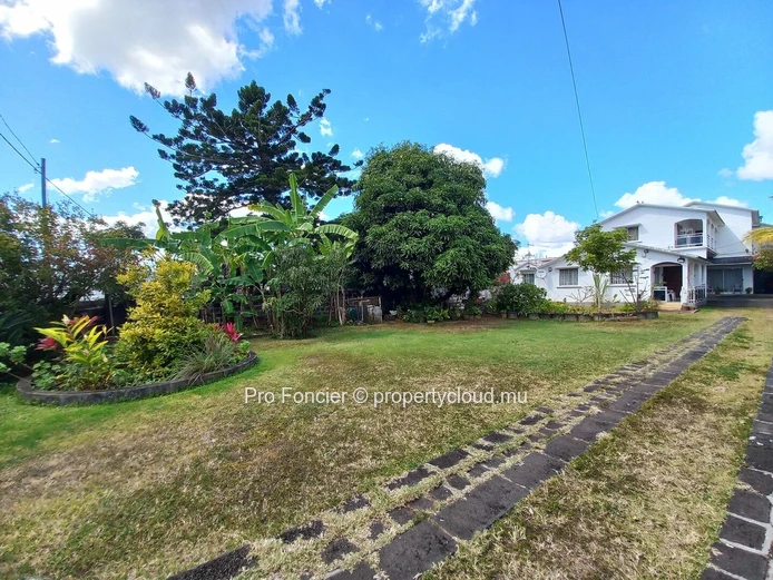 2 Maisons à vendre dans un quartier prisé !
