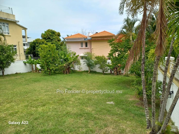 House for sale in La Gaulette - Charming family home with garden and private pool.