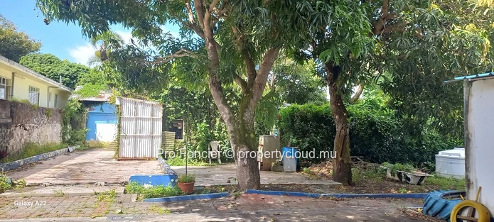 Land with an old house for sale in Quatre-Bornes - Prime Development Opportunity!
