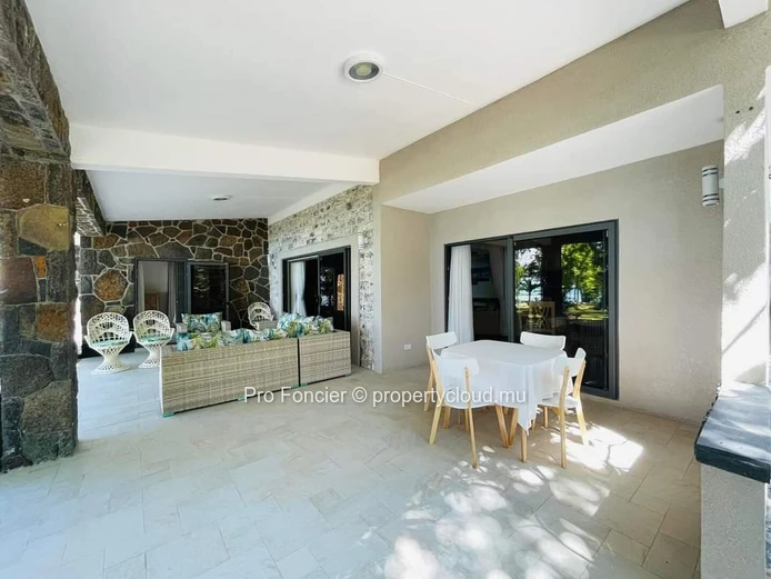 Waterfront home in Calodyne