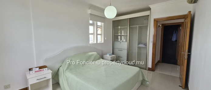 Appartement en duplex à vendre à Quatre-Bornes – Beaux volumes