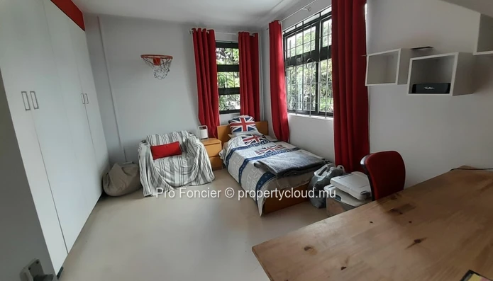 House for sale in Quatre-Bornes - Spacious Family Property Combining Comfort and Practicality