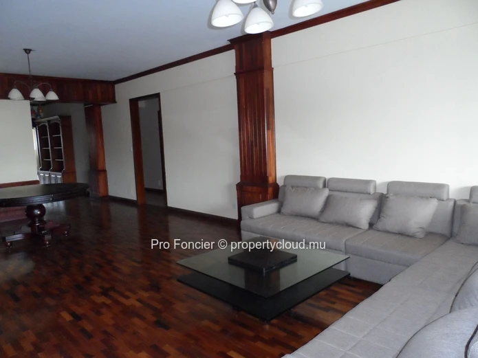 Apartment in Floreal - Good standing apartment 