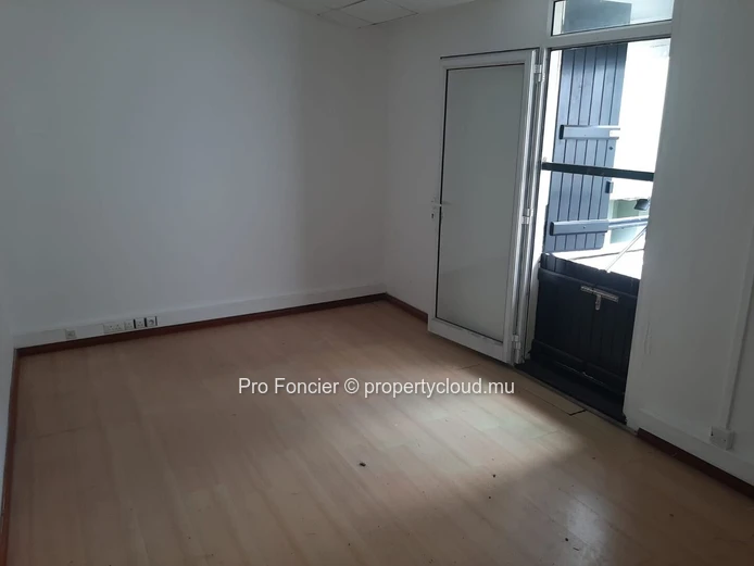 Ground floor office for rent in Port-Louis - Colonial-style (Sole Mandate)