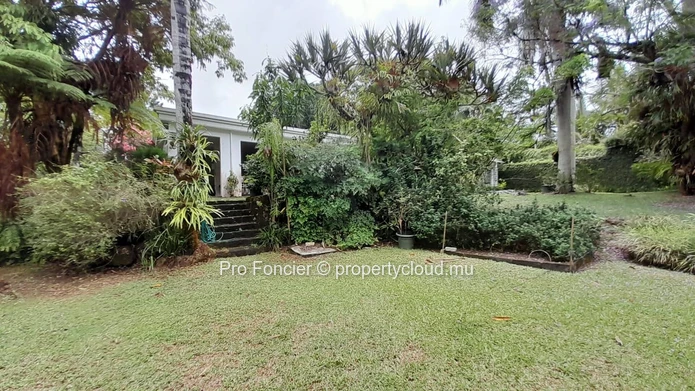 For sale  in a very good region of Vacoas
