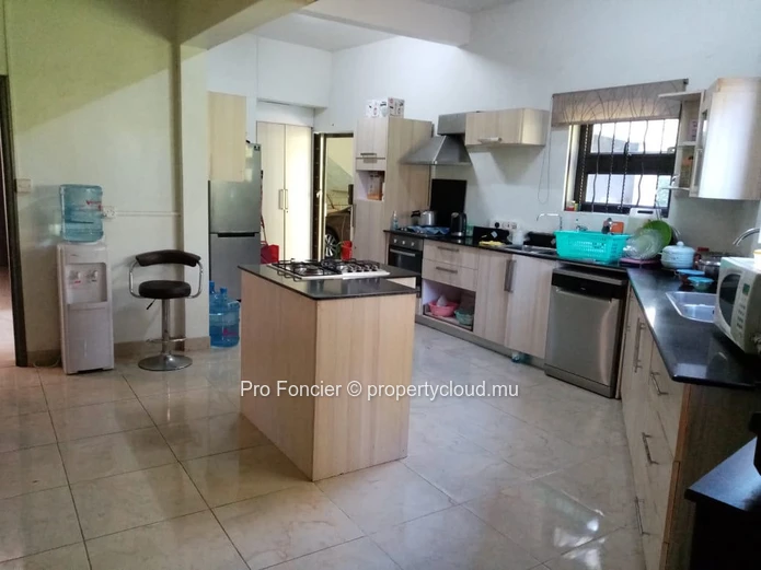 Big family or office use house closed to the center of Curepipe 