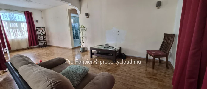 Maison à vendre à Vacoas - Cadre paisible avec rivière
