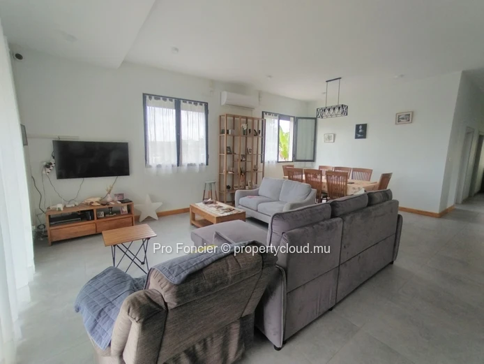 House for Sale in Bel Ombre – Beautiful fully furnished two-storey house in a peaceful setting
