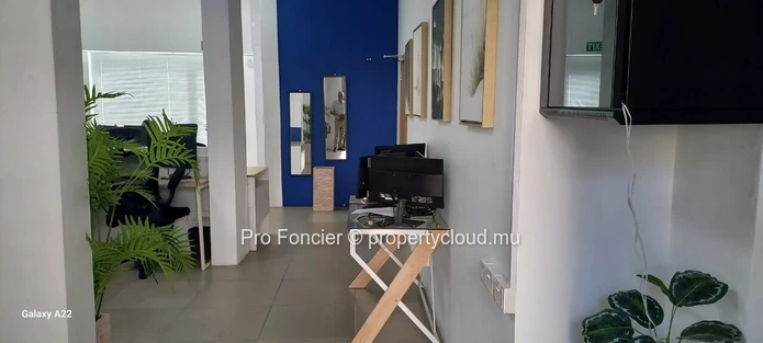 À louer à Quatre-Bornes – Bureau au rez de chaussée, emplacement central