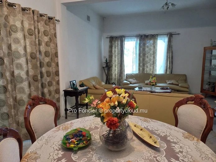 2 Maisons à vendre dans un quartier prisé !