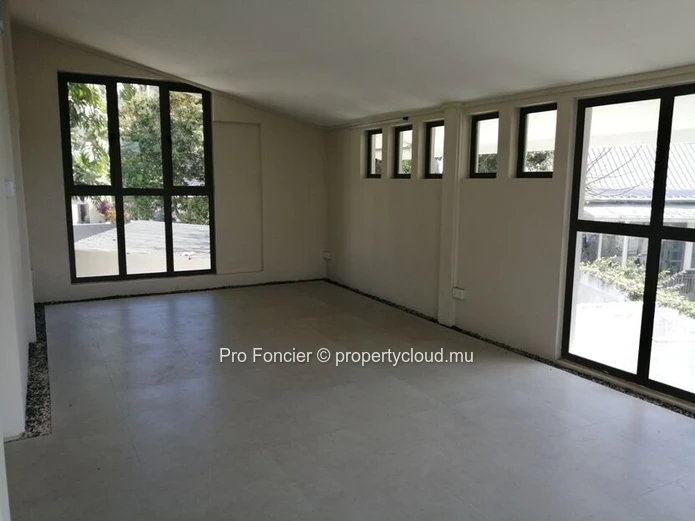 Bureaux à louer à Quatre-Bornes - PRETS A L''EMPLOI