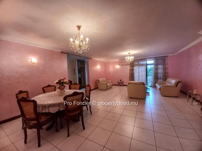 Appartement à vendre à Quatre-Bornes - Spacieux et Confortable