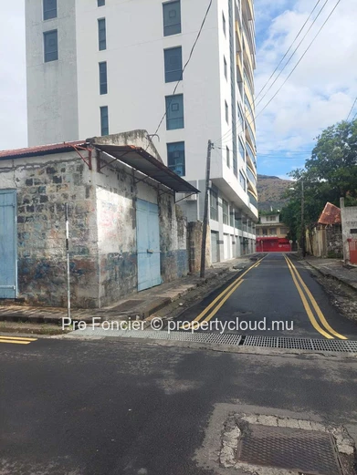Building in Port Louis - Perfect For A Property Development!