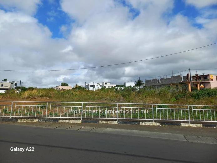 Terrain à vendre à Quatre-Bornes - Idéal pour un projet commercial