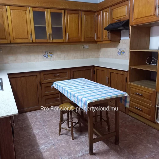 Bureau à louer à Quatre-Bornes - Emplacement Central