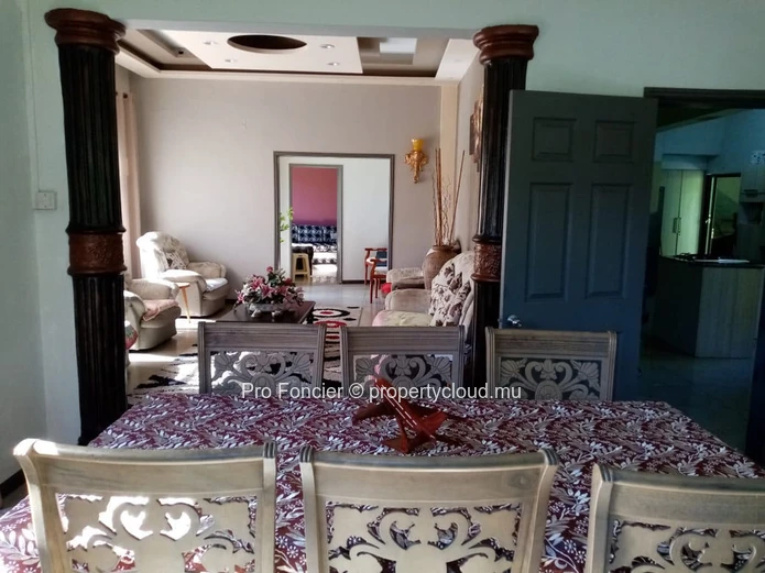 Big family or office use house closed to the center of Curepipe 