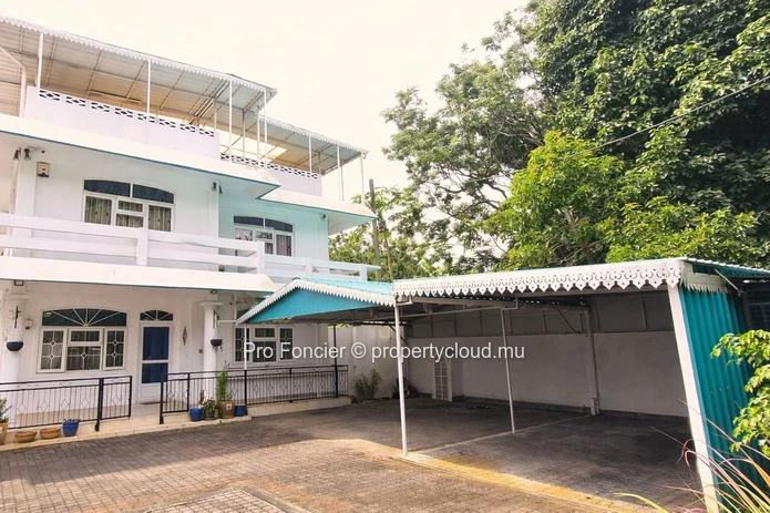 Maison à vendre à Vacoas - Cadre paisible avec rivière