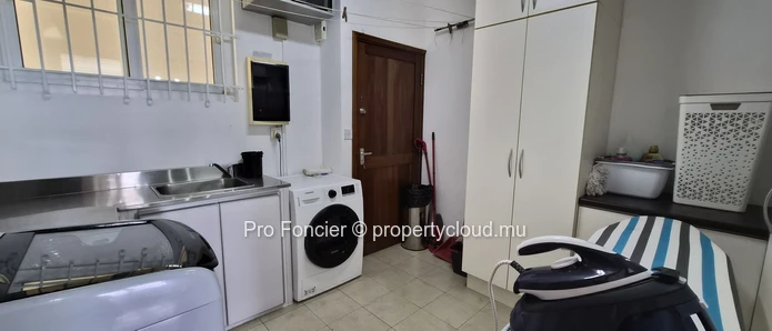 Appartement en duplex à vendre à Quatre-Bornes – Beaux volumes