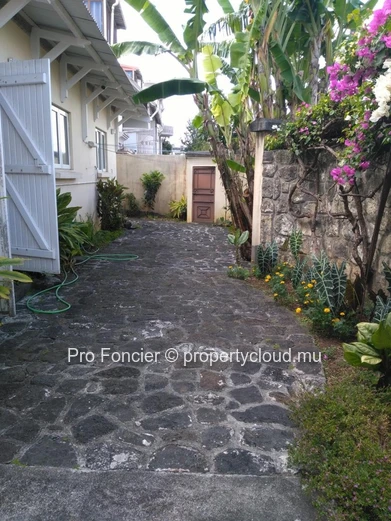 Hose for sale in Quatre-Bornes – Magnificent Contemporary Villa 