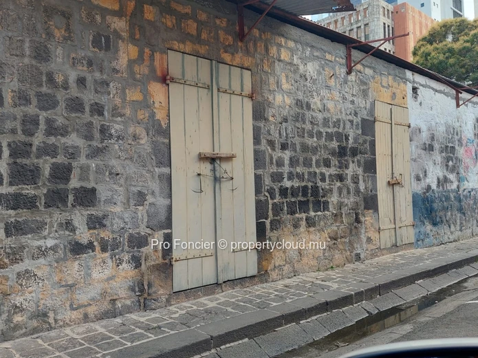 Building in Port Louis - Perfect For A Property Development!