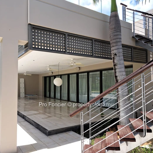 Villa in Anahita - Modern, Bright Villa