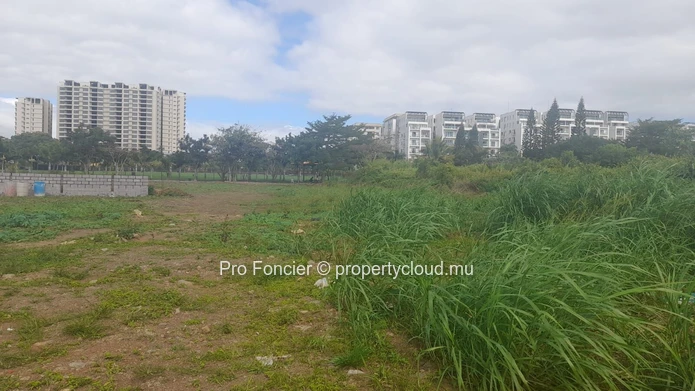 Terrain à vendre à Sodnac - Emplacement privilégié pour un développement résidentiel de luxe