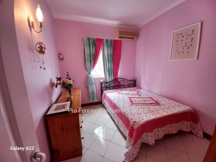 House for sale in La Gaulette - Charming family home with garden and private pool.