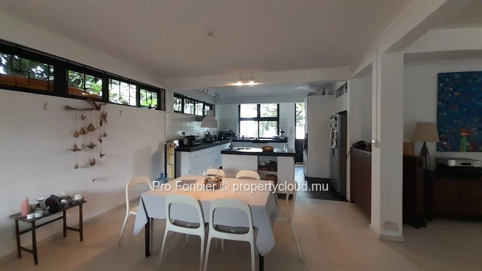 House for sale in Quatre-Bornes - Spacious Family Property Combining Comfort and Practicality