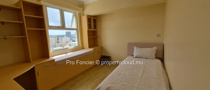 Appartement en duplex à vendre à Quatre-Bornes – Beaux volumes