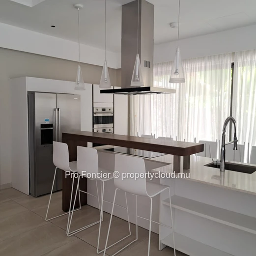 Villa in Anahita - Modern, Bright Villa