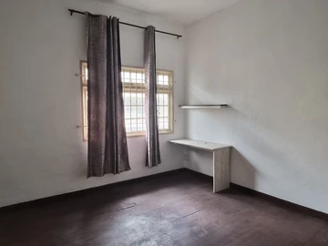 Bâtiment de 8 Chambres