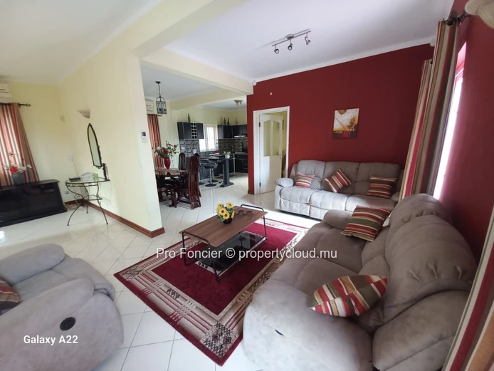House for sale in La Gaulette - Charming family home with garden and private pool.