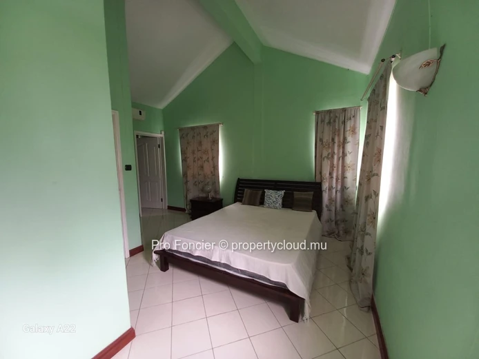 House for sale in La Gaulette - Charming family home with garden and private pool.