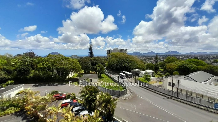Appartement à vendre à Floréal - Spacieux à proximité d'un centre commercial