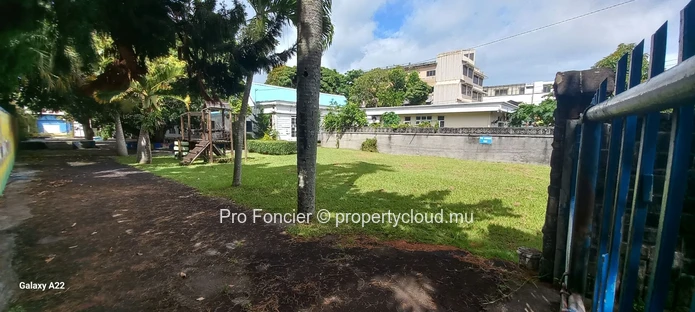 Land with an old house for sale in Quatre-Bornes - Prime Development Opportunity!