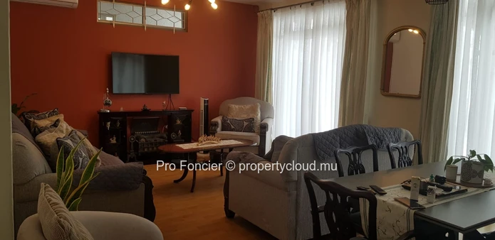 House for sale in Quatre-Bornes - Two-storey house with rental income opportunity
