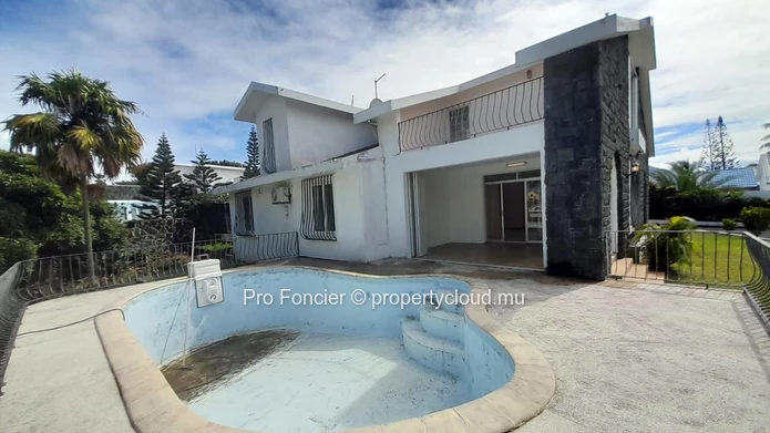 House for sale in Pointe Aux Canonniers - Spacious Family house with mountain views