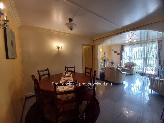 Appartement à vendre à Quatre-Bornes - Opportunité A Saisir