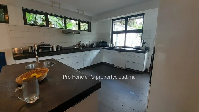 House for sale in Quatre-Bornes - Spacious Family Property Combining Comfort and Practicality