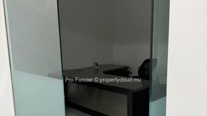 Bureau à louer à Quatre Bornes - Un emplacement stratégique, sécurisé et à fort potentiel commercial