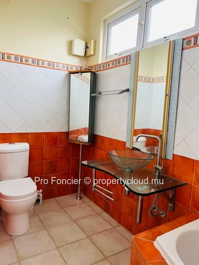 House in Quatre Bornes - Quality Living!